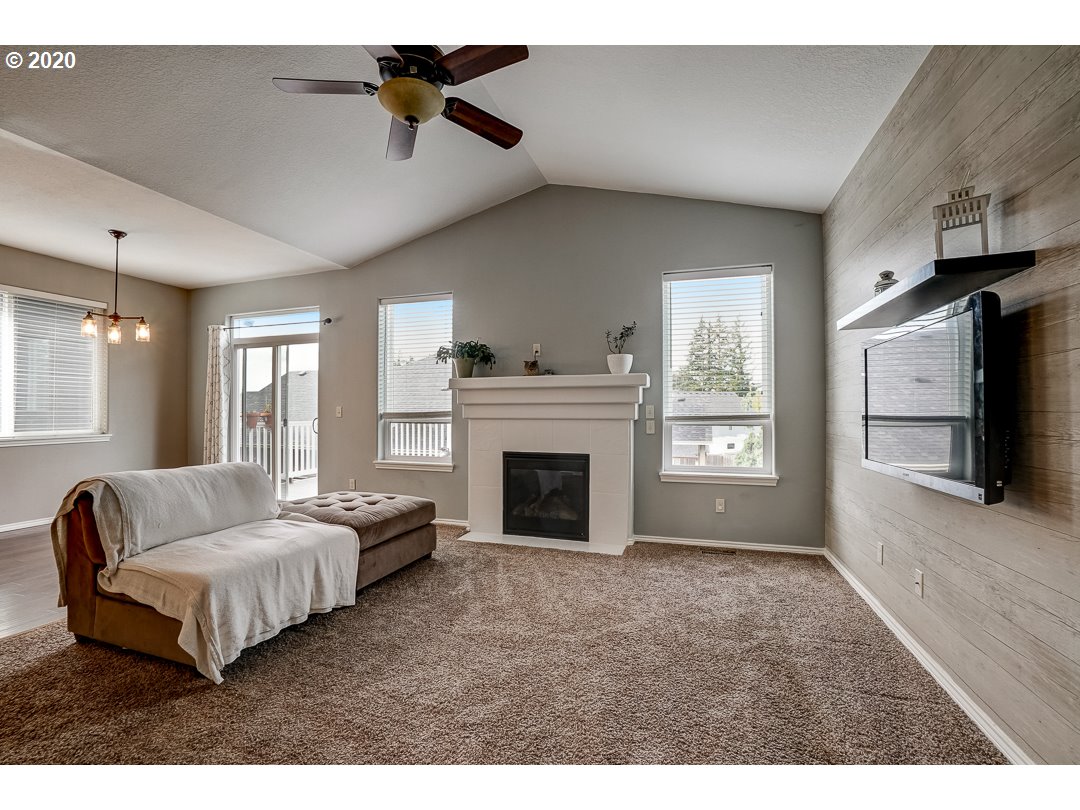 40481 Buck Street Sandy, OR 97055 - Photo 3 of 28 Gallery Image 3