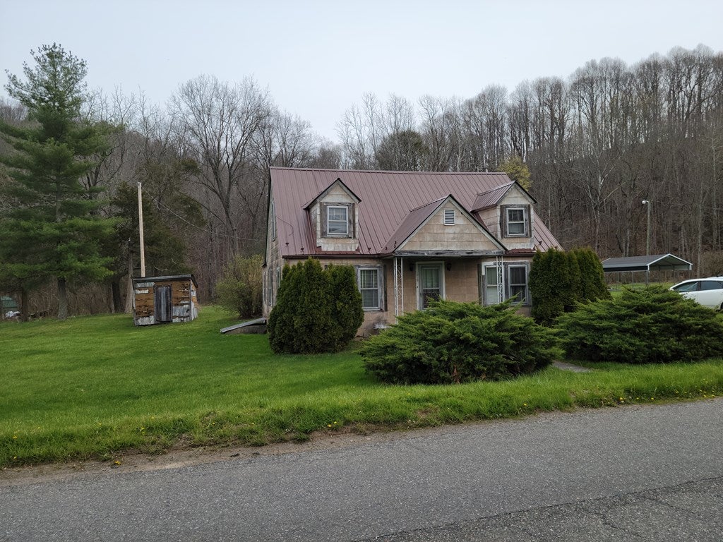 1015 Stoney Battery Road Marion, VA 24354 - Photo 17 of 20 Gallery Image 17