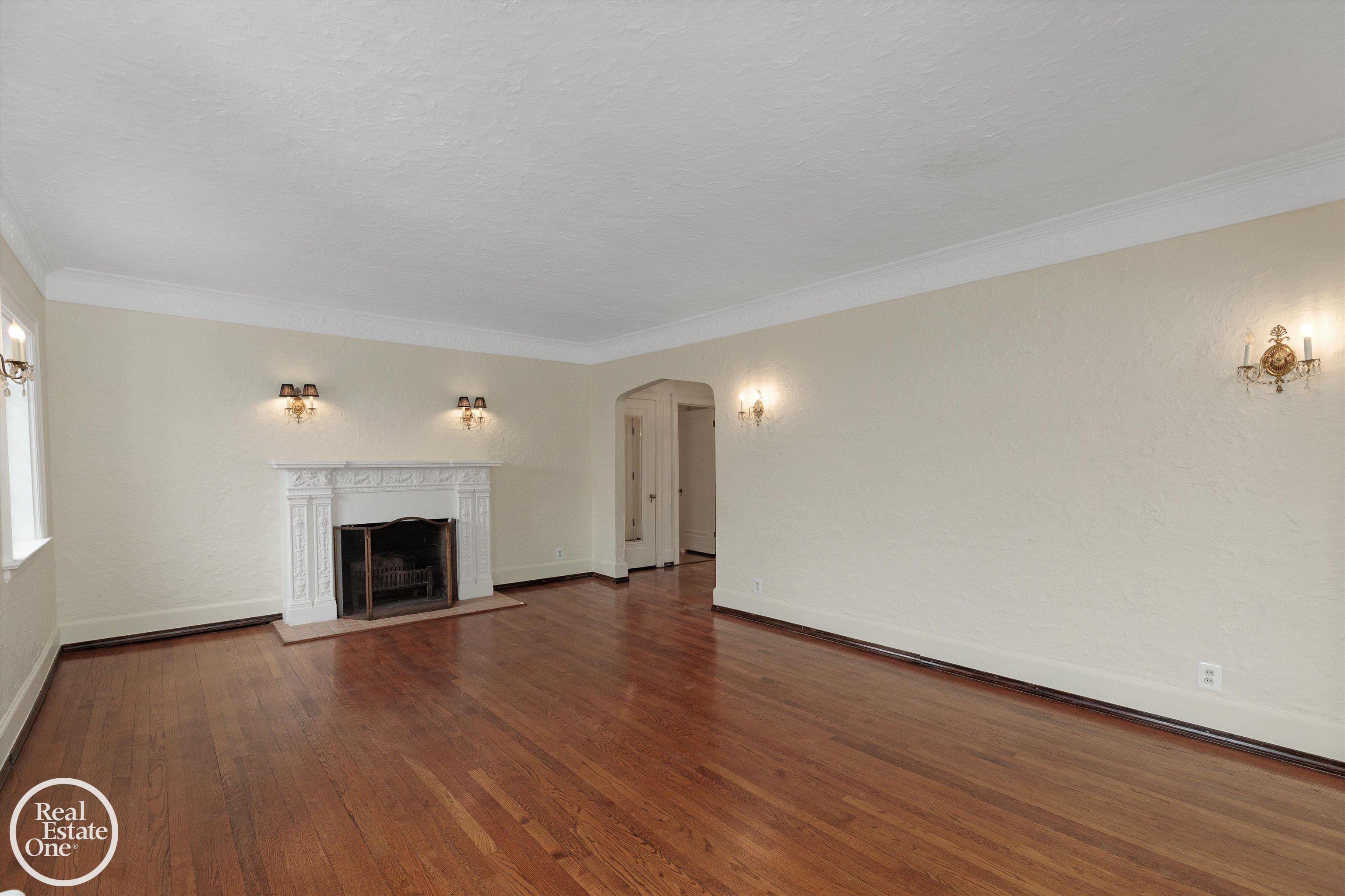 943 Harcourt Road Grosse Pointe, MI 48230 - Photo 6 of 45
