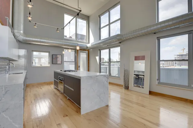 $4,250 | 521 South 7th Street, Unit 705, Minneapolis, MN 55415