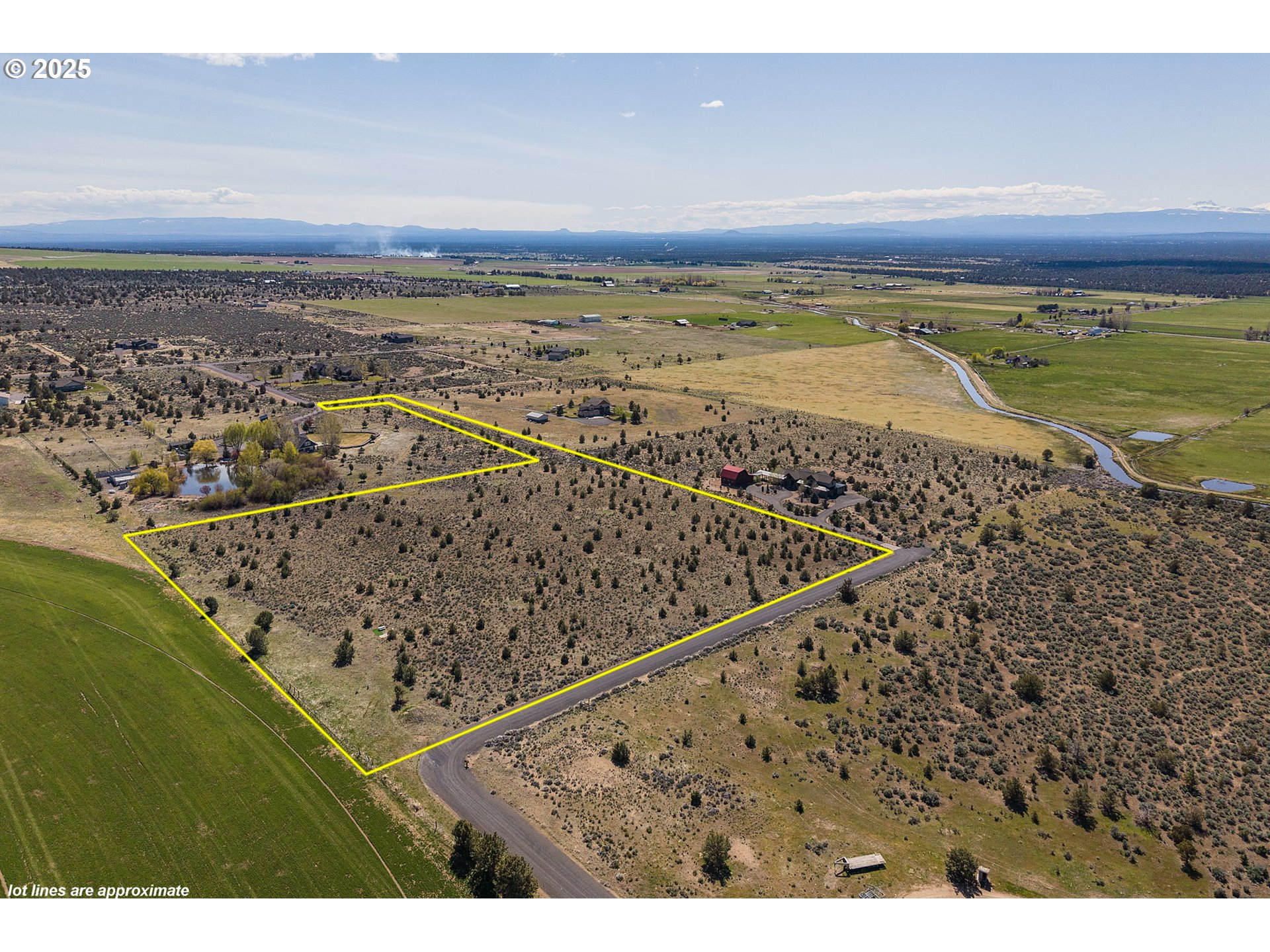 Talarus Trail Powell Butte, OR 97753 - Photo 14 of 23 a view of a city and an ocean view