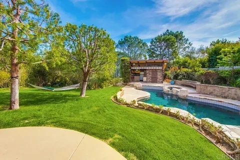 a view of a yard with a tree
