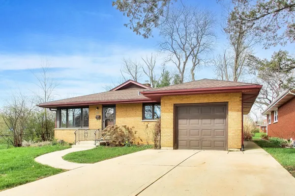 $430,000 | 634 South Stewart Avenue, Lombard, IL 60148