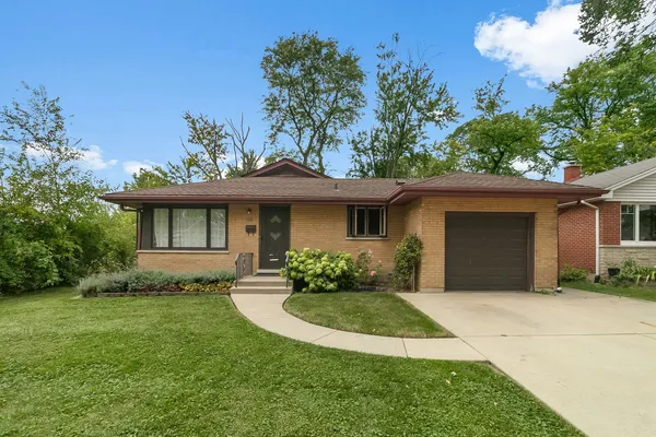 $430,000 | 634 South Stewart Avenue, Lombard, IL 60148