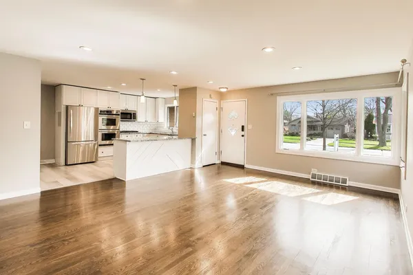 $430,000 | 634 South Stewart Avenue, Lombard, IL 60148