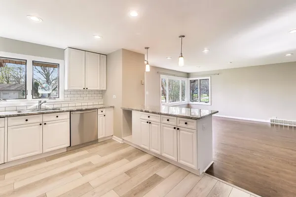 $430,000 | 634 South Stewart Avenue, Lombard, IL 60148
