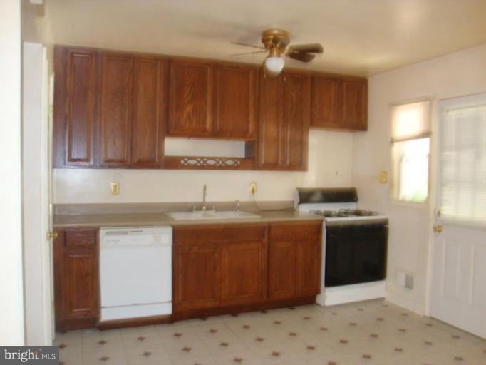 7635 Charlesmont Road Dundalk, MD 21222 - Photo 8 of 10 Kitchen