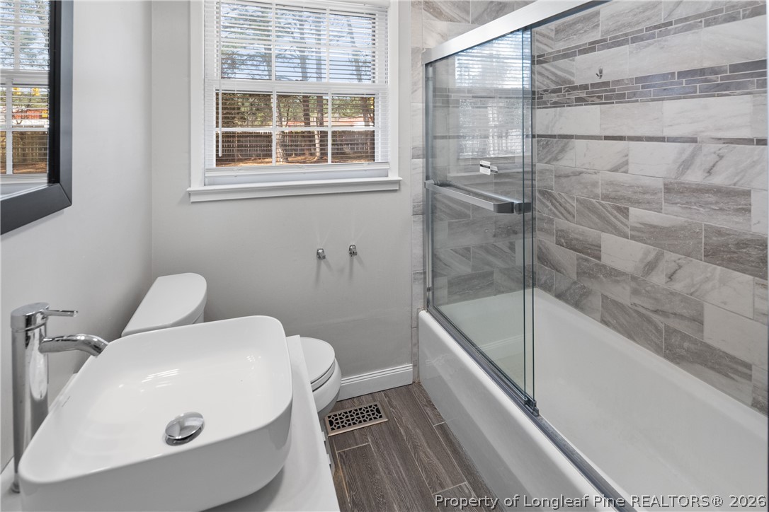 400 Hallmark Road Fayetteville, NC 28303 - Photo 31 of 37 a bathroom with a tub and toilet