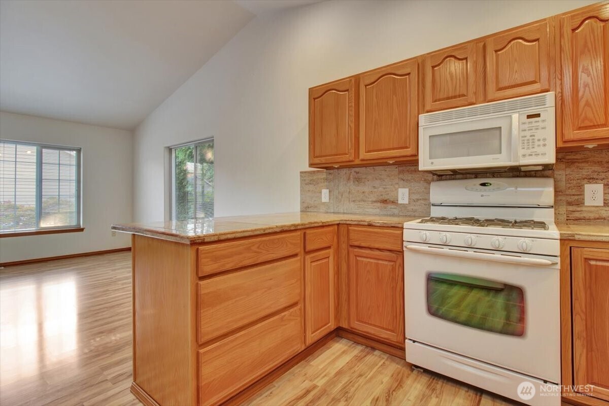 14114 Beverly Park Road, Unit A Edmonds, WA 98026 - Photo 17 of 37 Gallery Image 17