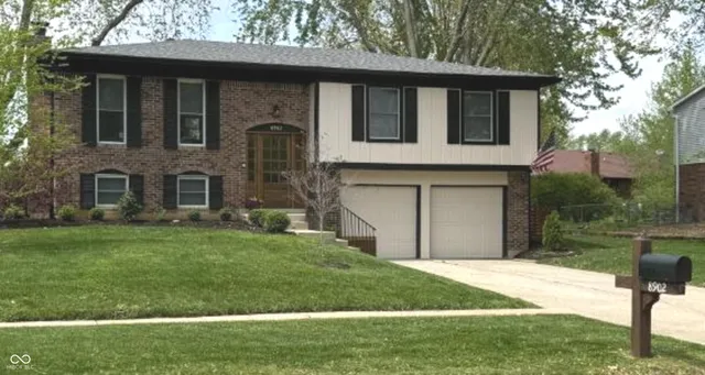 $359,900 | 8902 Royal Meadow Drive, Indianapolis, IN 46217