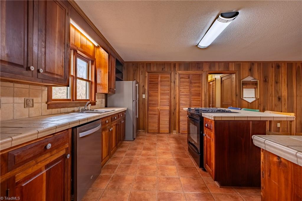 361 Settle Bridge Road Reidsville, NC 27320 - Photo 17 of 50