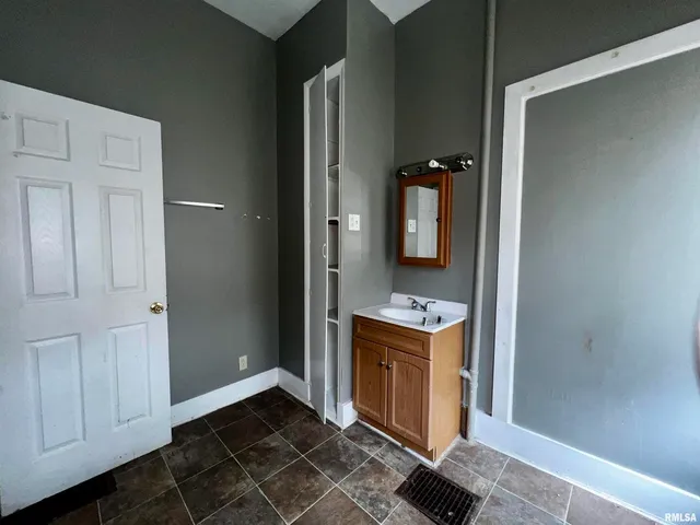 $34,000 | 502 South Beveridge Street, Carbondale, IL 62901