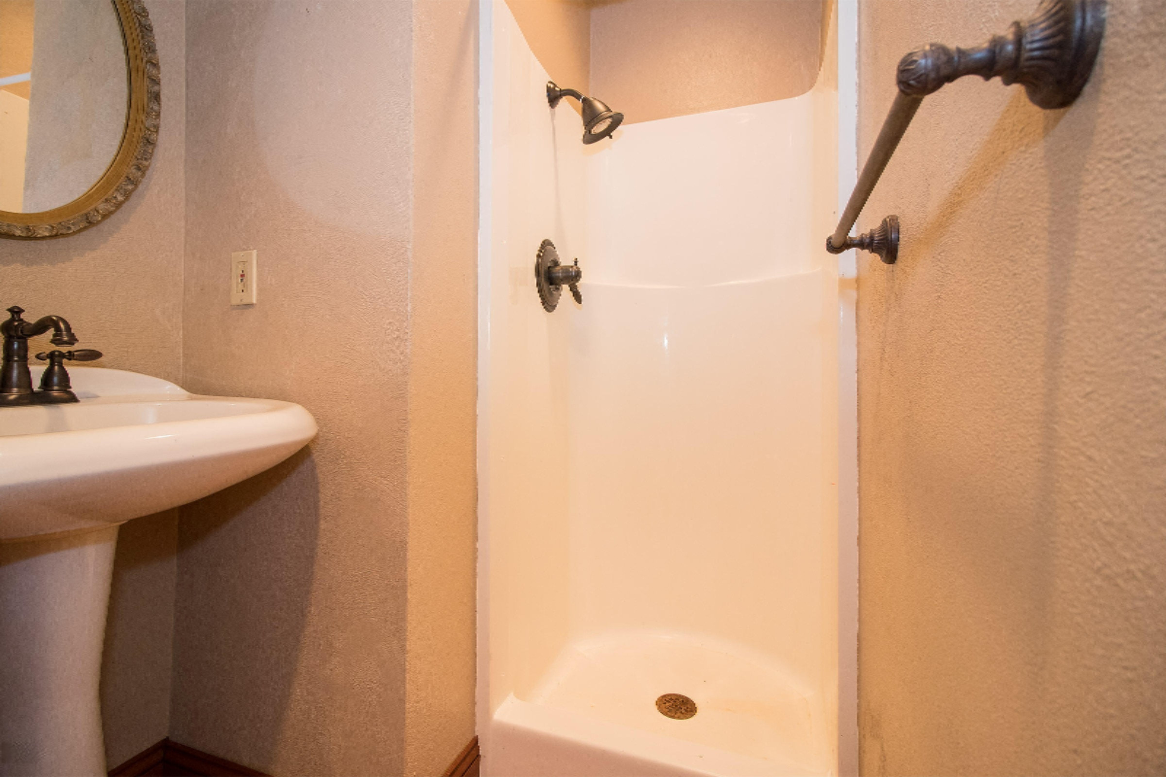 22100 Struwin Road Battle Creek, MI 49017 - Photo 26 of 27 Basement Shower