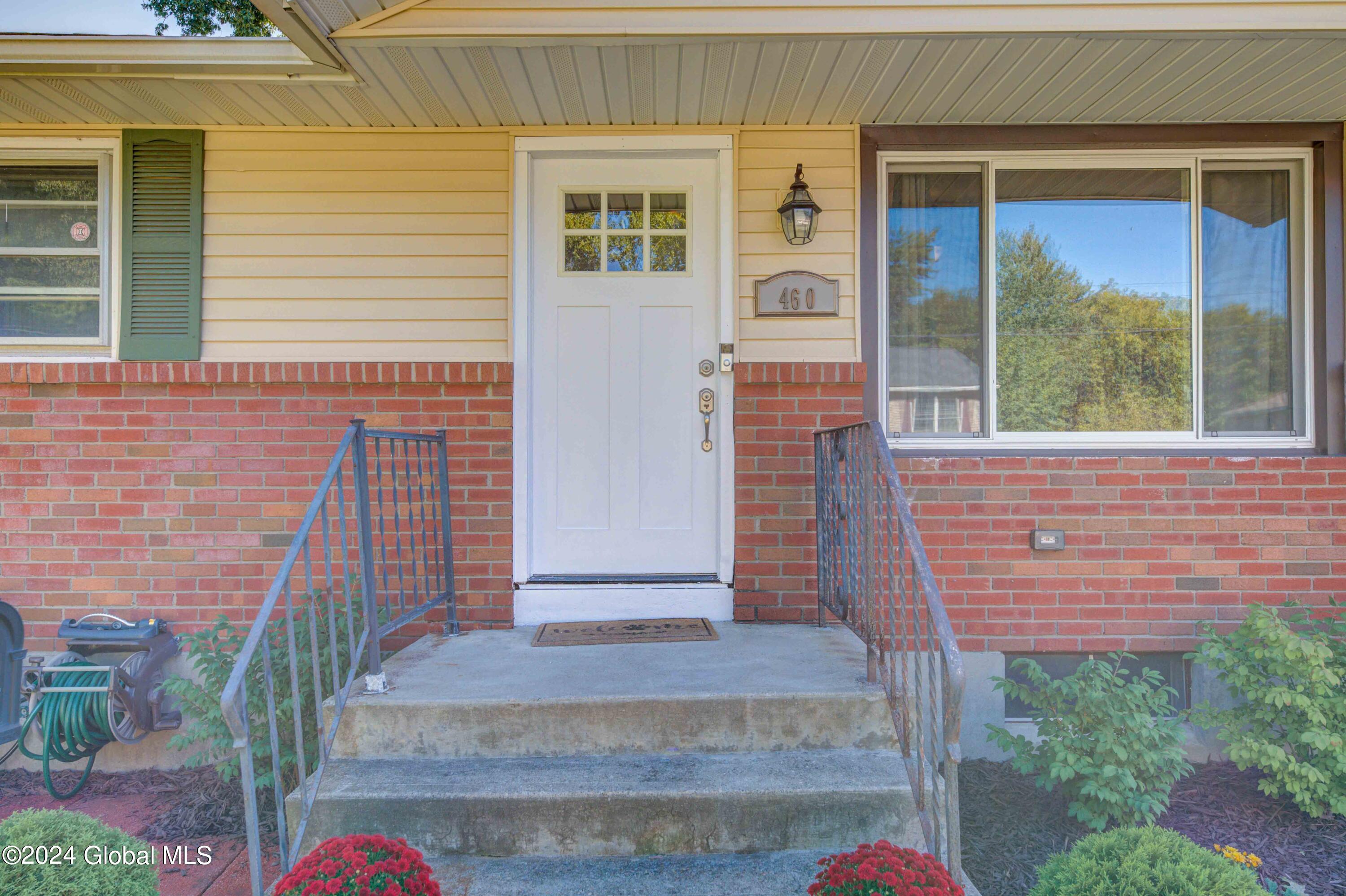 460 Manchester Road Schenectady, NY 12304 - Photo 3 of 43 460 Manchester Rd-47