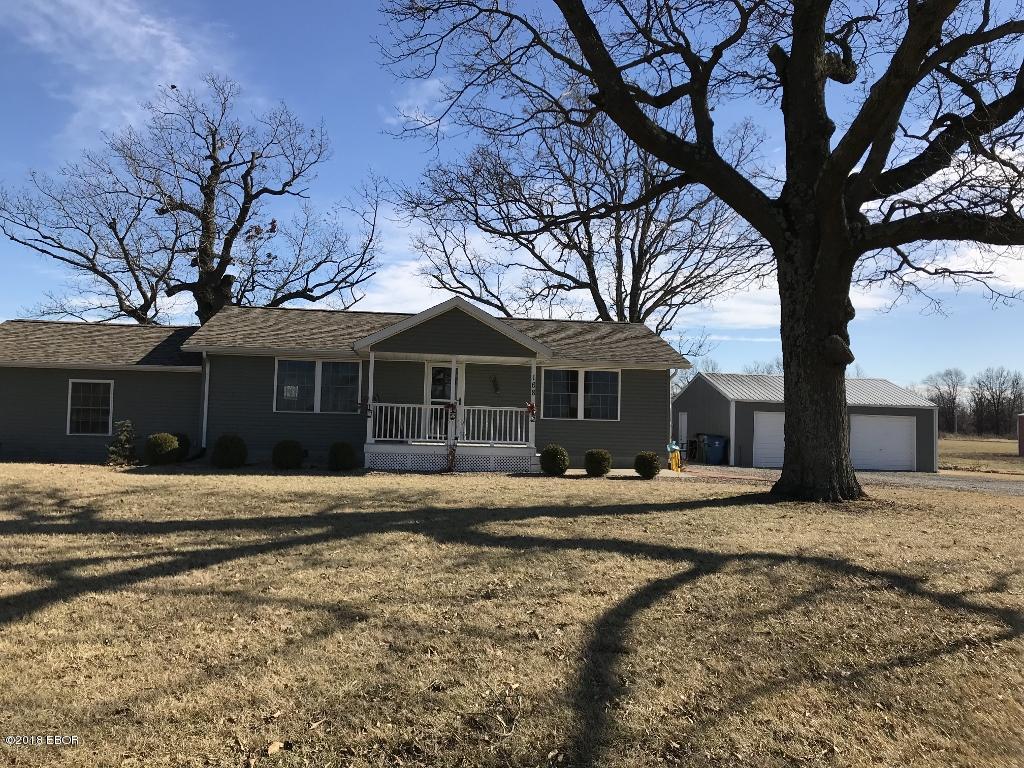 168 East Carter Road Elkville, IL 62932 - Photo 1 of 33