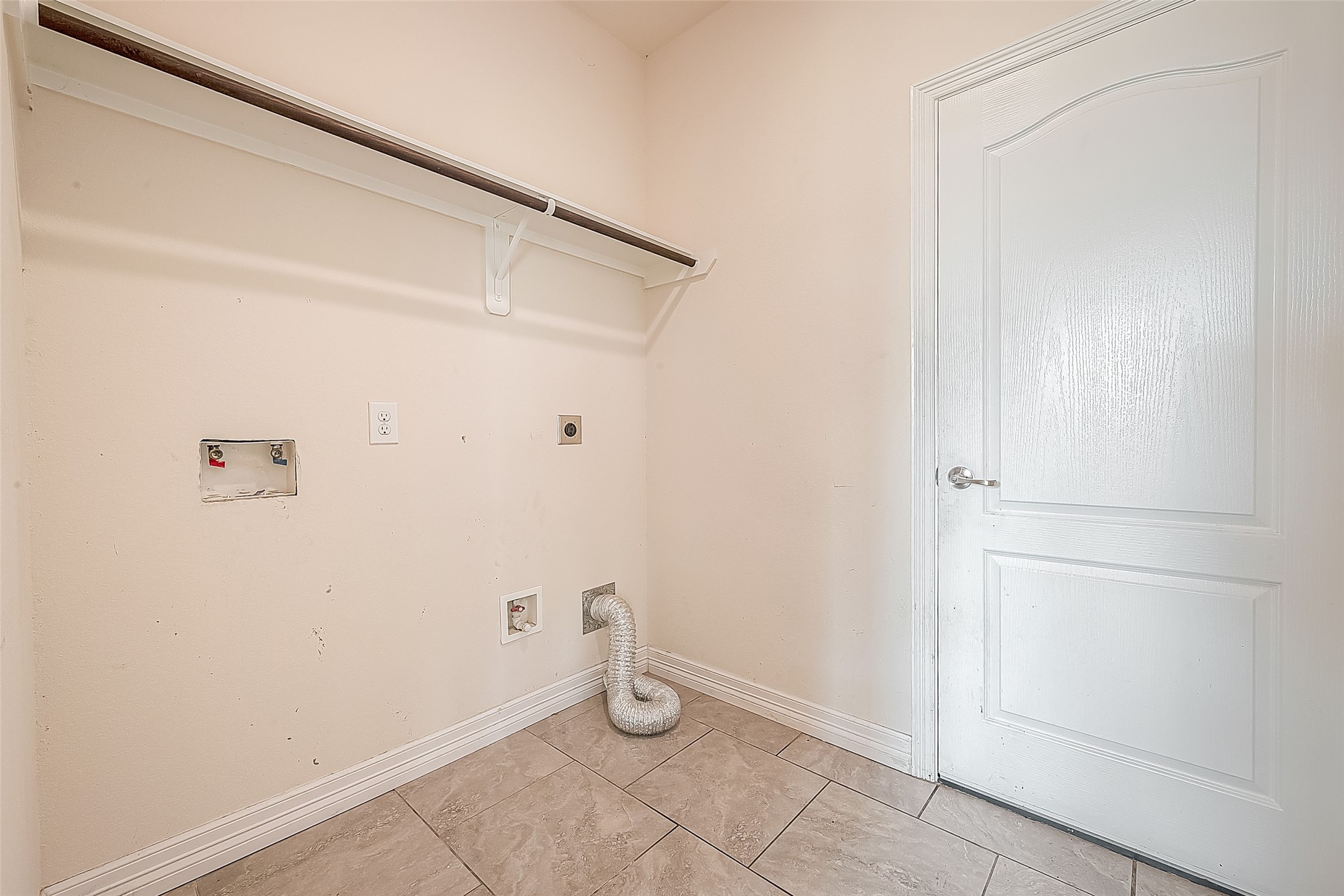 223 Sintra Lk Way Rosenberg, TX 77469 - Photo 18 of 45 Laundry area.