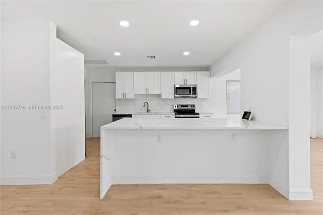 $4,800 | 317 North 31st Avenue, Hollywood, FL 33021