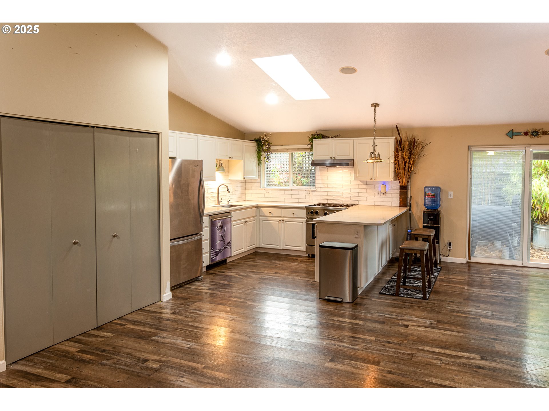 3565 Castrey Street Eugene, OR 97404 - Photo 12 of 37