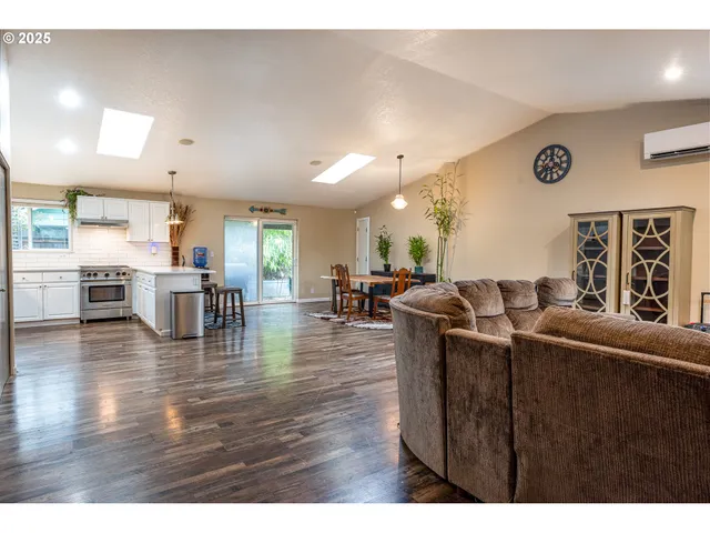 $489,000 | 3565 Castrey Street, Eugene, OR 97404