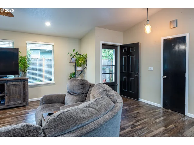 $489,000 | 3565 Castrey Street, Eugene, OR 97404