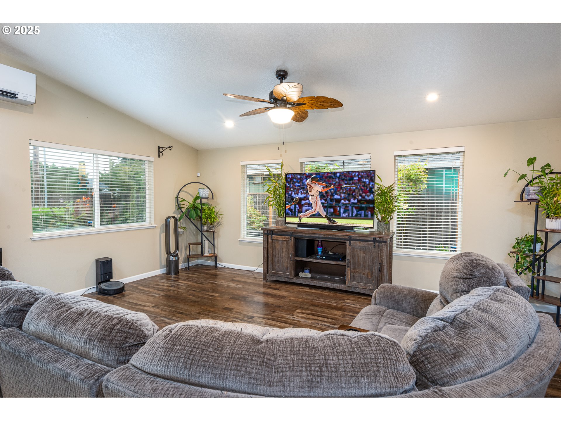 3565 Castrey Street Eugene, OR 97404 - Photo 9 of 37