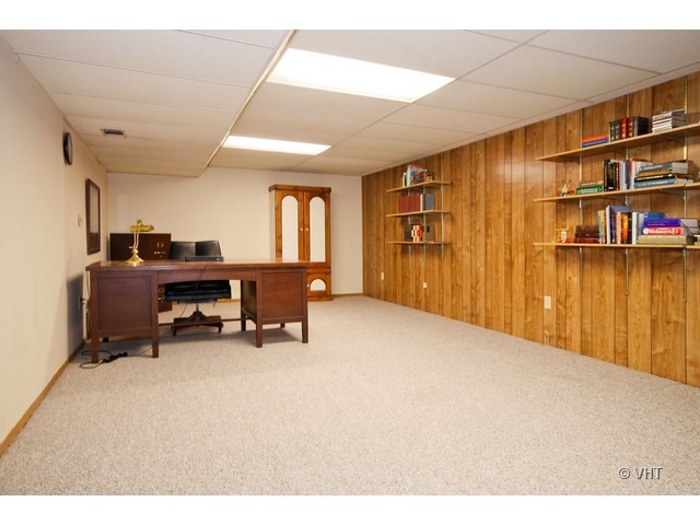 20112 West Manhattan Road Elwood, IL 60421 - Photo 6 of 15 a workspace with furniture and a cabinet