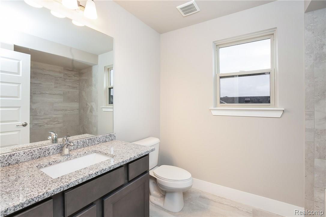 22366 Brantingham Road Macomb, MI 48044 - Photo 35 of 41 035-3644868-large.jpg