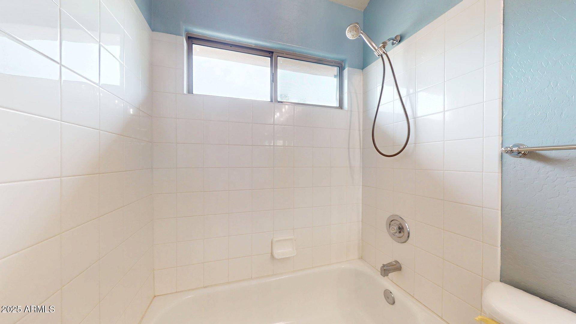 6510 South Hazelton Lane, Unit 142 Tempe, AZ 85283 - Photo 40 of 49 a bathroom with a bath tub with a shower