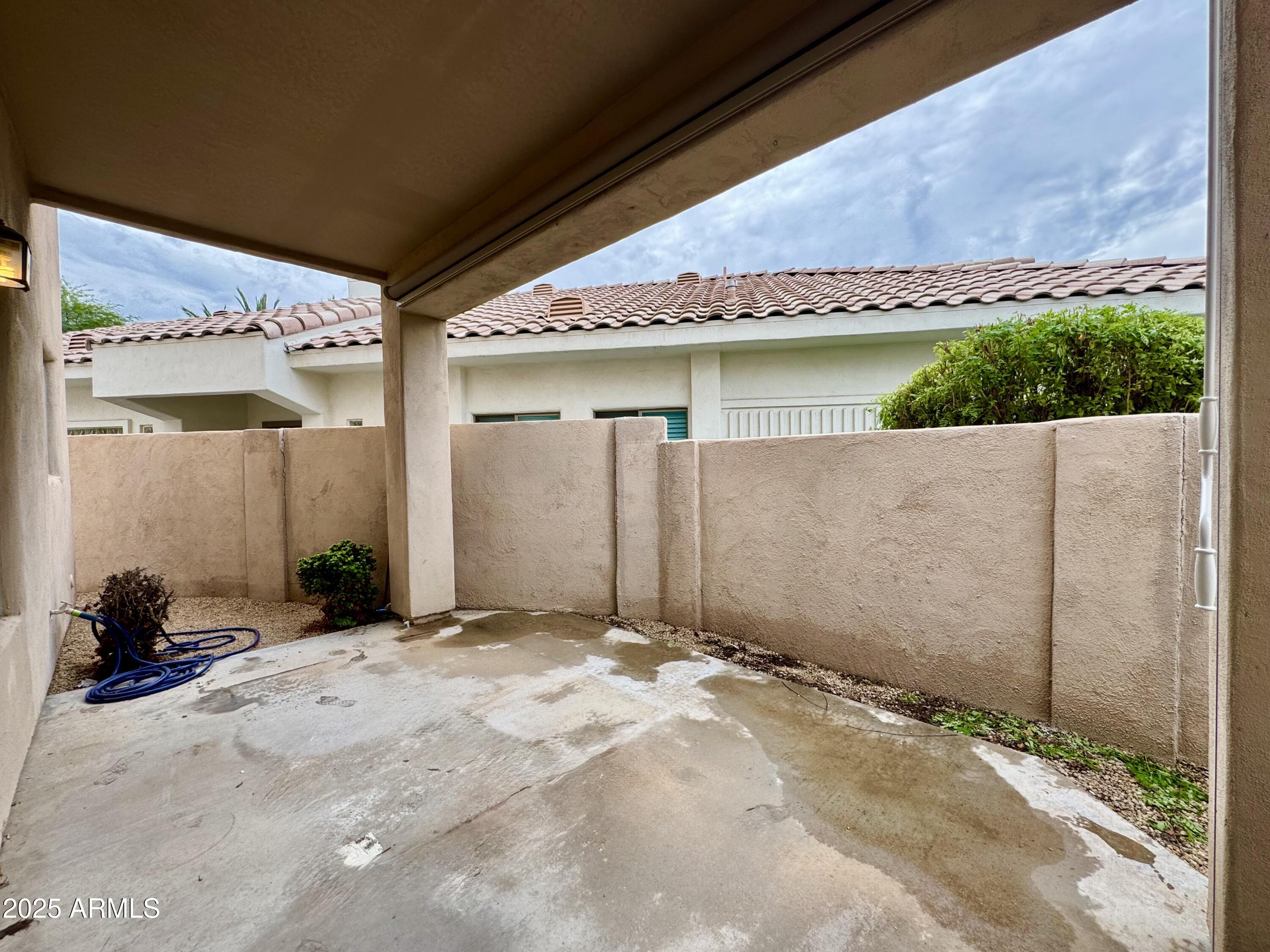6510 South Hazelton Lane, Unit 142 Tempe, AZ 85283 - Photo 41 of 49 a backyard of a house
