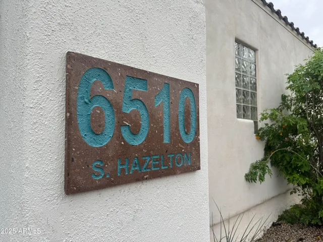 a wooden bench sitting in front of flowers