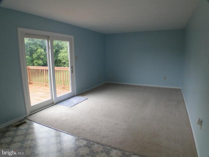 1007 Towson Road Abingdon, MD 21009 - Photo 14 of 18 Living Room