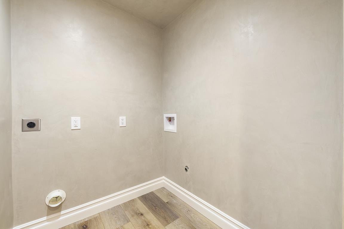 Cero Drive Santa Clarita, CA 91350 - Photo 14 of 45 a view of a room