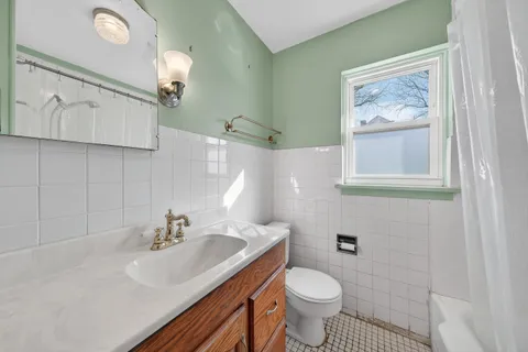 $344,900 | 1207 Grant Street, Lake Geneva, WI 53147