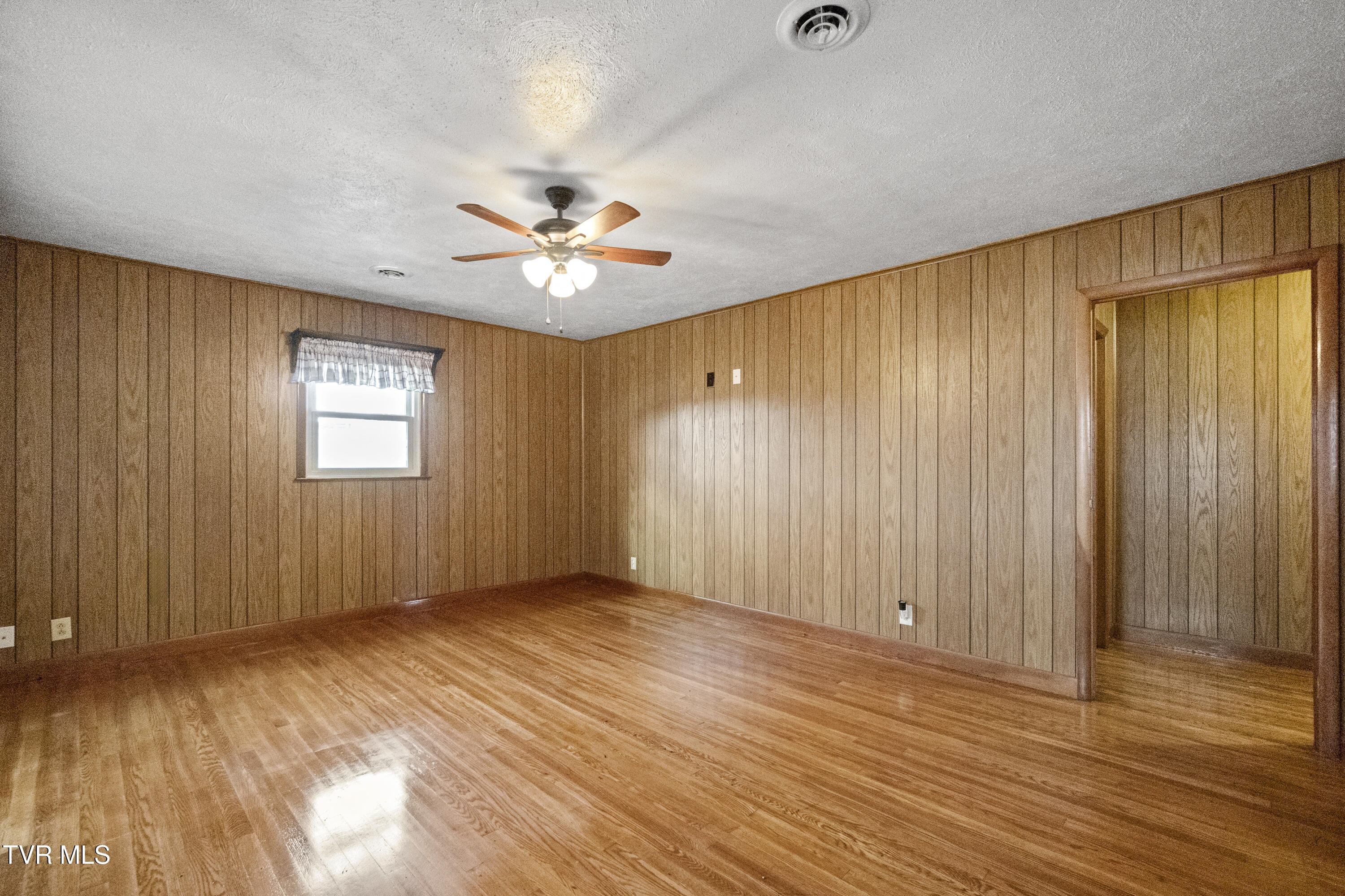 1830 Sunnyside Road Greeneville, TN 37743 - Photo 12 of 69 7