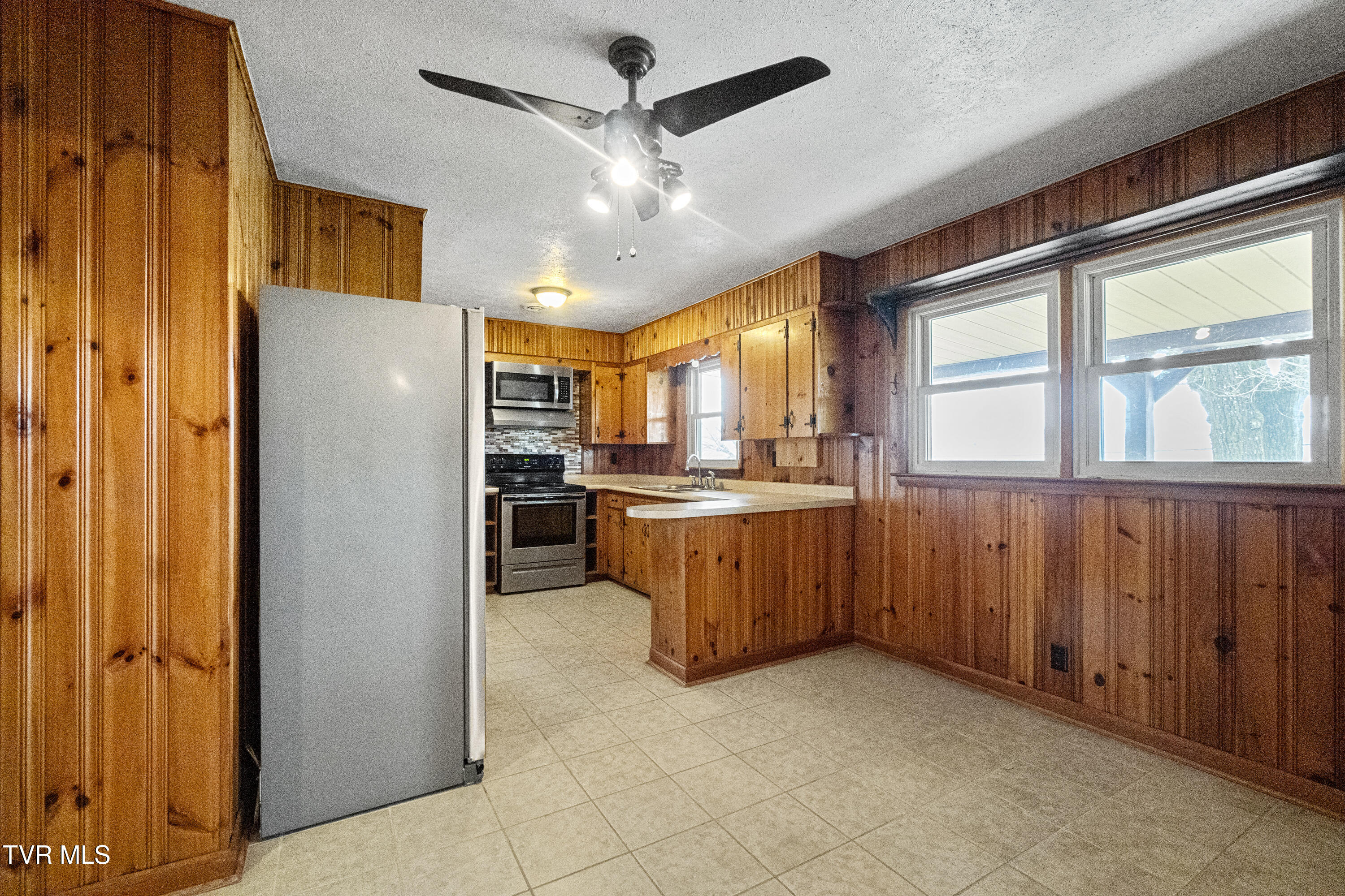 1830 Sunnyside Road Greeneville, TN 37743 - Photo 17 of 69 10