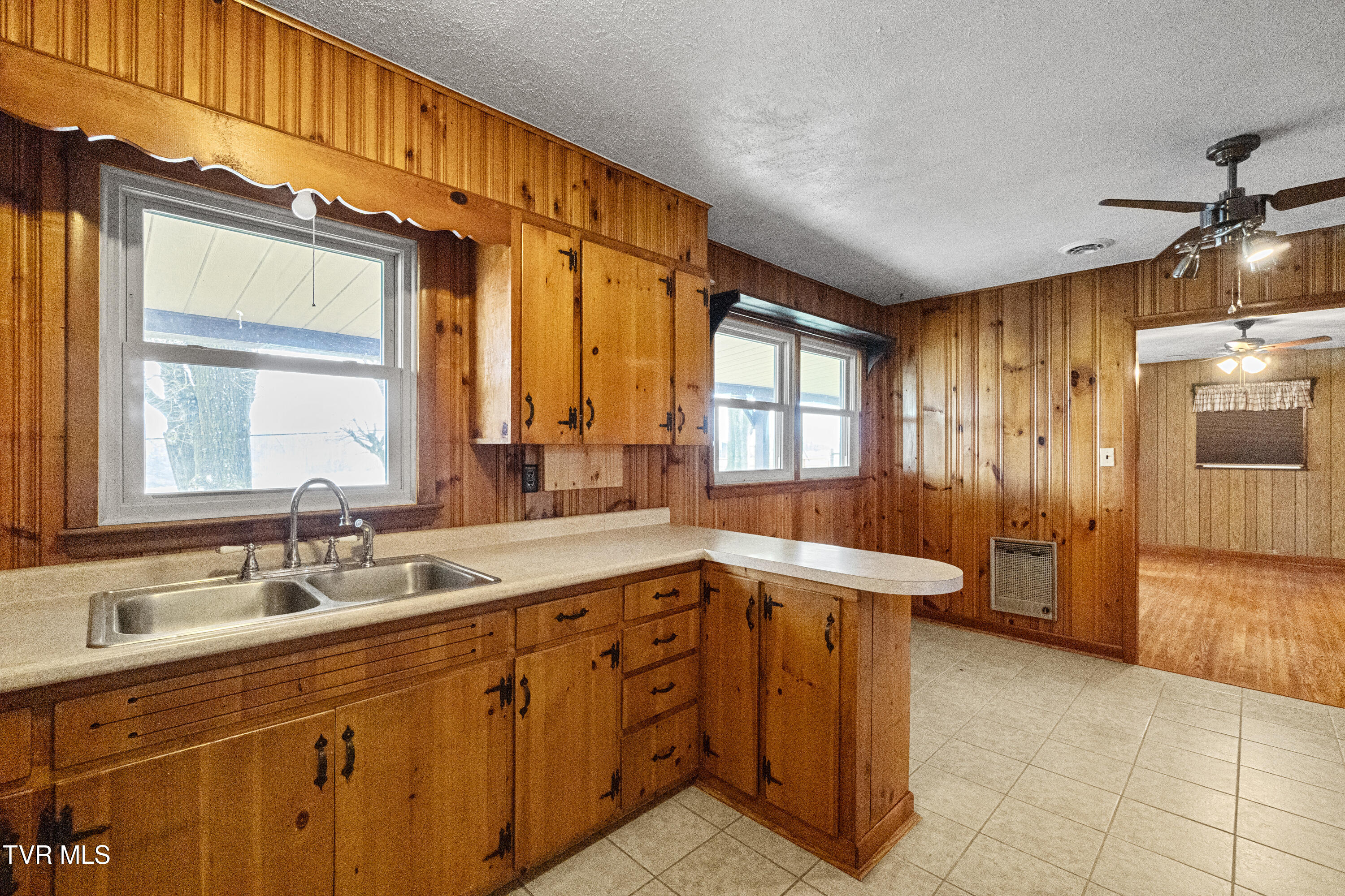 1830 Sunnyside Road Greeneville, TN 37743 - Photo 18 of 69 11