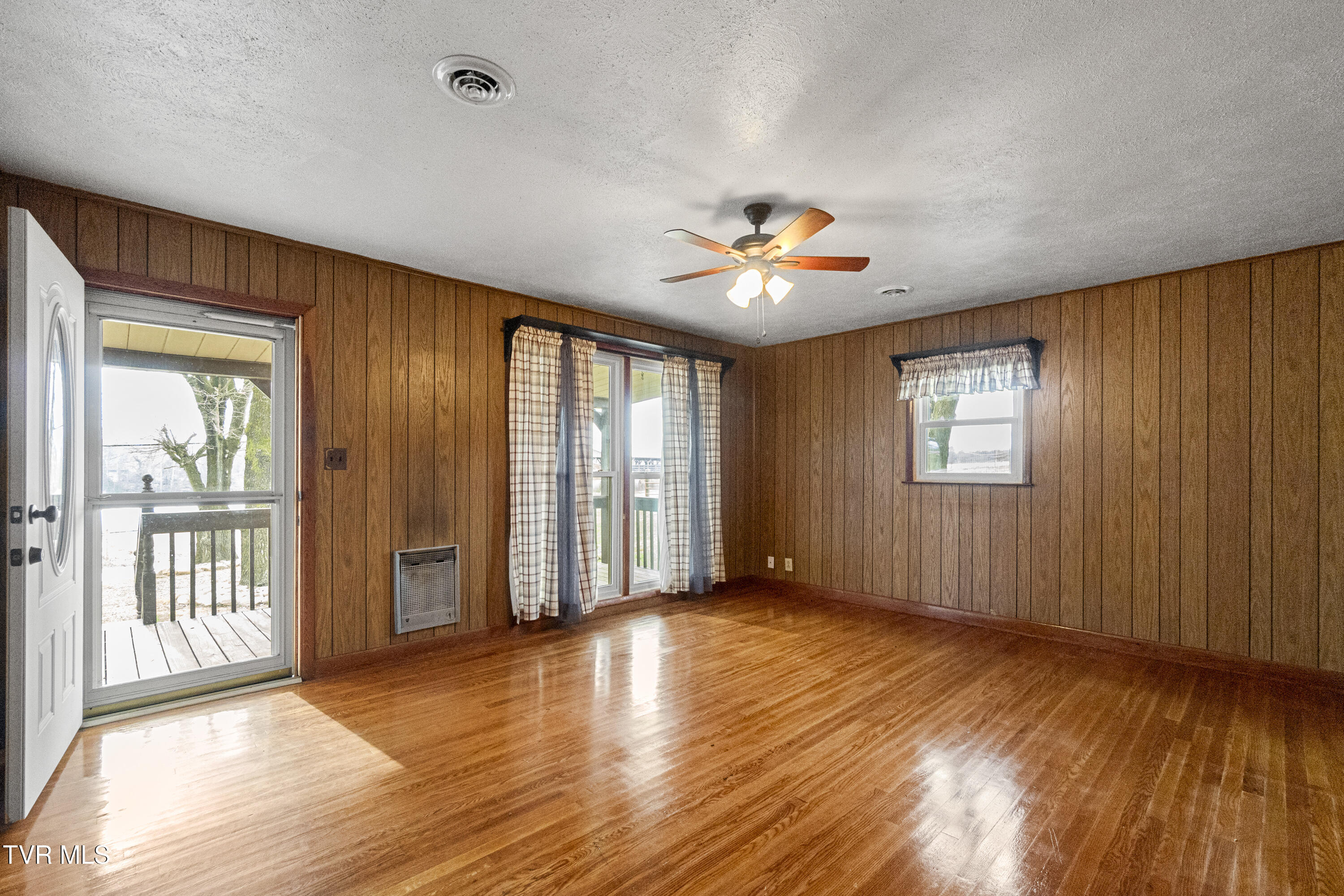 1830 Sunnyside Road Greeneville, TN 37743 - Photo 6 of 69 4