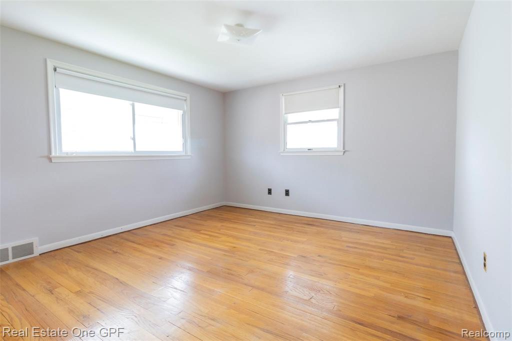 18210 Rainbow Road Fraser, MI 48026 - Photo 19 of 41
