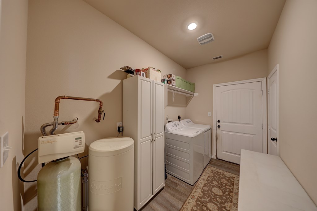 450 Jung Road Harper, TX 78631 - Photo 22 of 50 a bathroom with a tub and shower