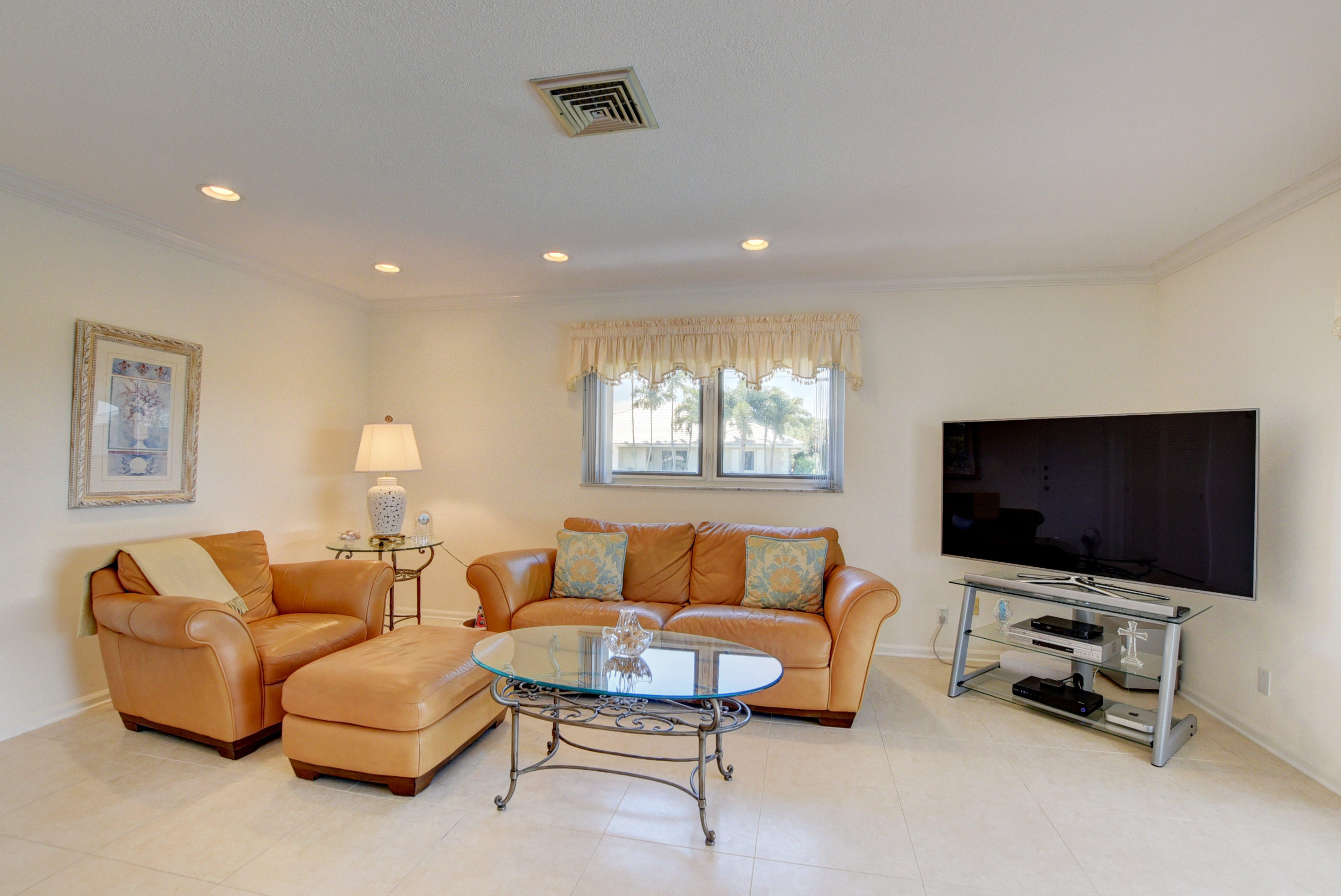 1361 Mulberry Way Boca Raton, FL 33486 - Photo 14 of 43 Family room