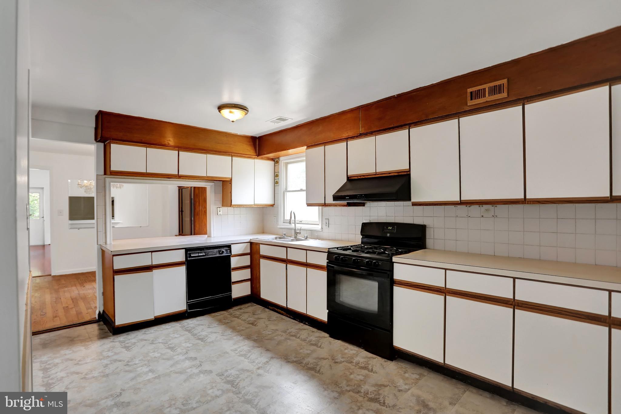 7810 Boston Avenue Silver Spring, MD 20910 - Photo 15 of 47 Kitchen