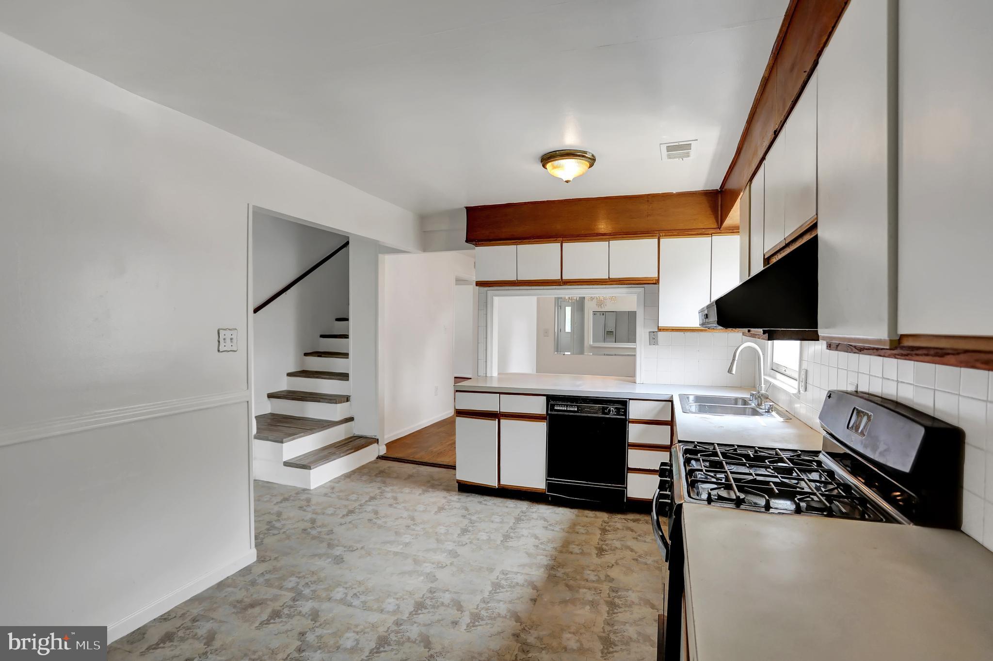 7810 Boston Avenue Silver Spring, MD 20910 - Photo 16 of 47 Kitchen