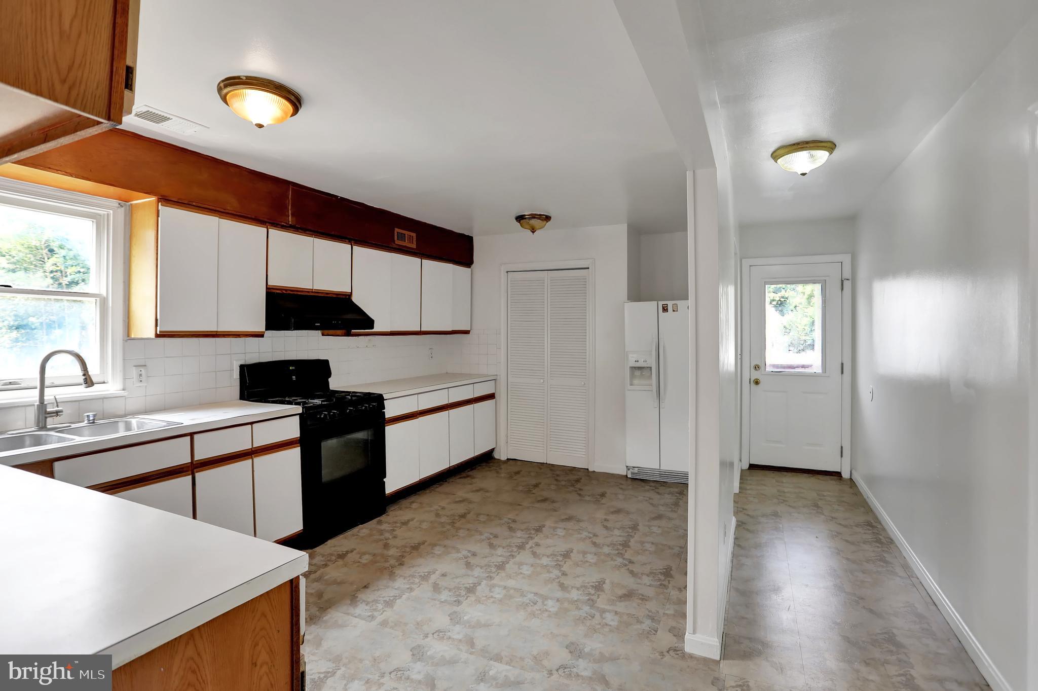 7810 Boston Avenue Silver Spring, MD 20910 - Photo 17 of 47 1st Floor Kitchen