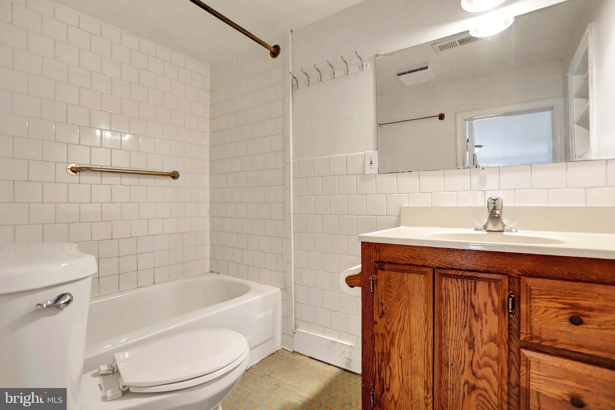 7810 Boston Avenue Silver Spring, MD 20910 - Photo 33 of 47 1st Floor Full Bath