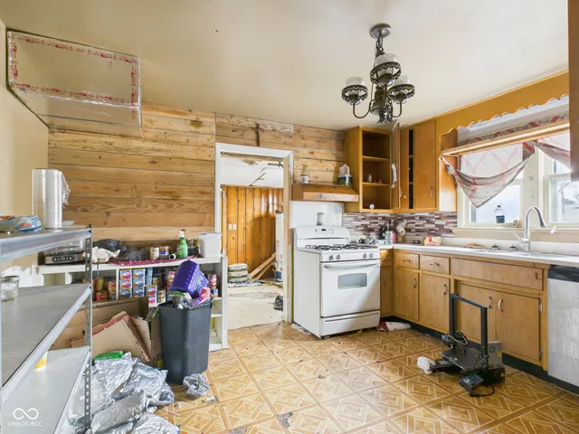 $79,900 | 515 South Harrison Street, Alexandria, IN 46001