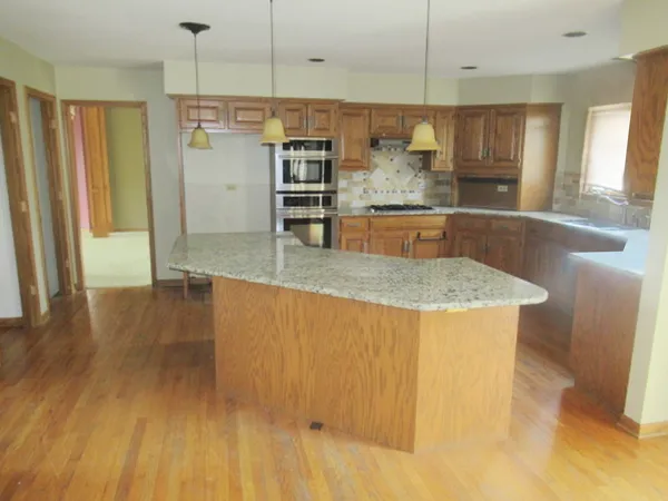 $699,900 | 2905 Royal Fox Drive, St. Charles, IL 60174