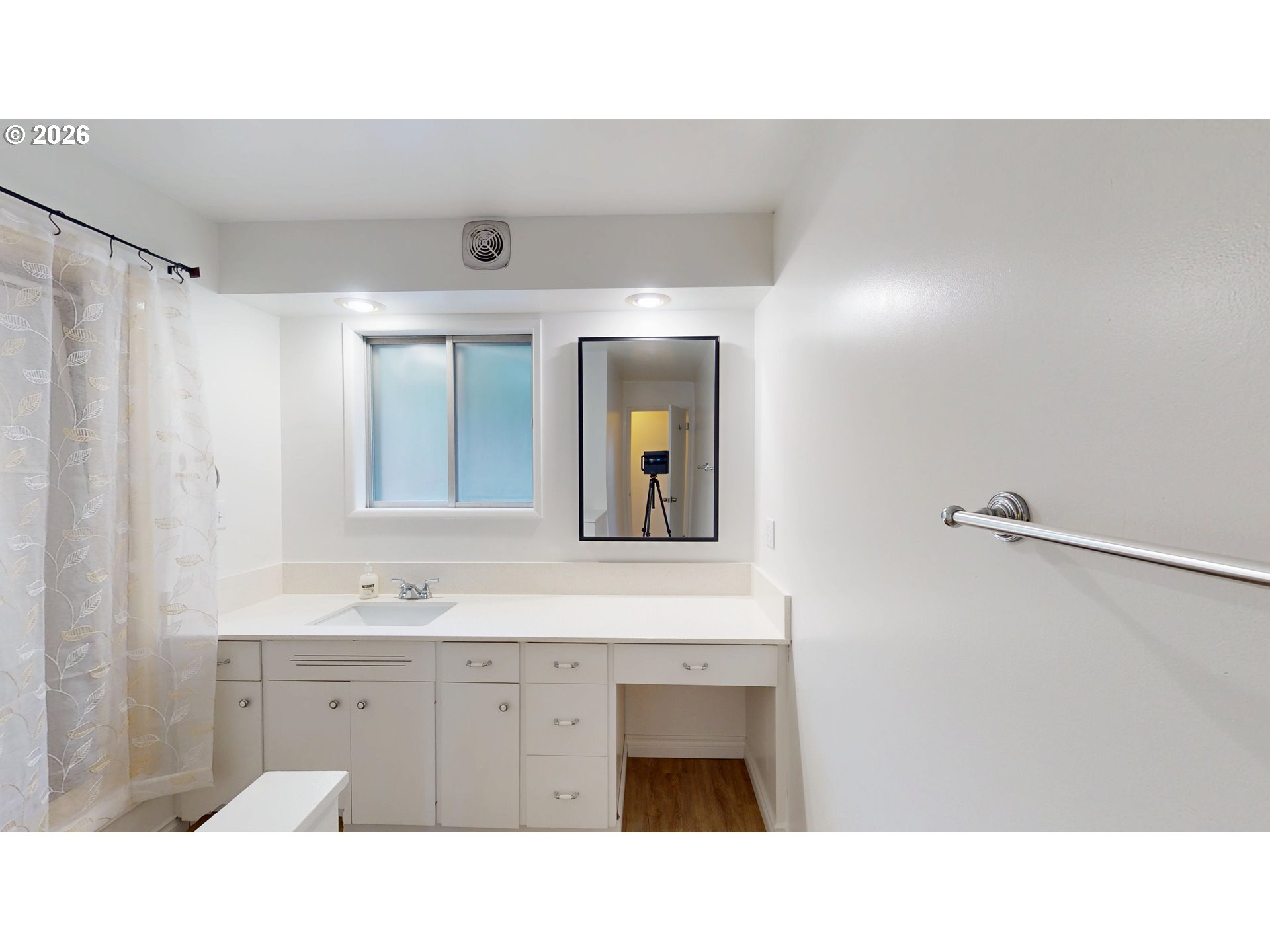 2145 Webb Street West Linn, OR 97068 - Photo 23 of 46 a bathroom with a sink a mirror and a bathtub