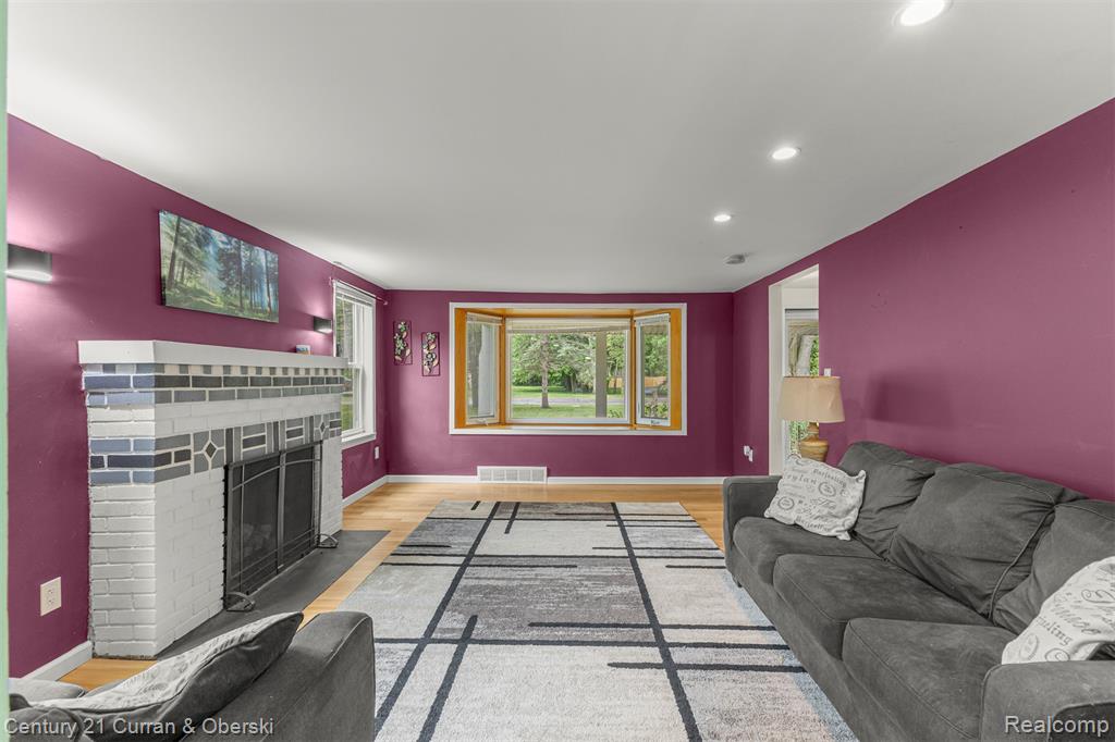 18491 Savage Road Belleville, MI 48111 - Photo 14 of 49