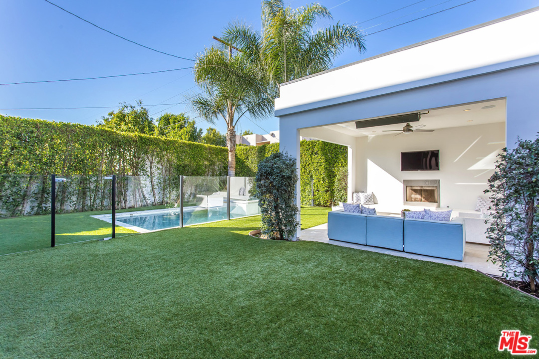 6533 Colgate Avenue Los Angeles, CA 90048 - Photo 19 of 19 a view of an house with backyard and a tree