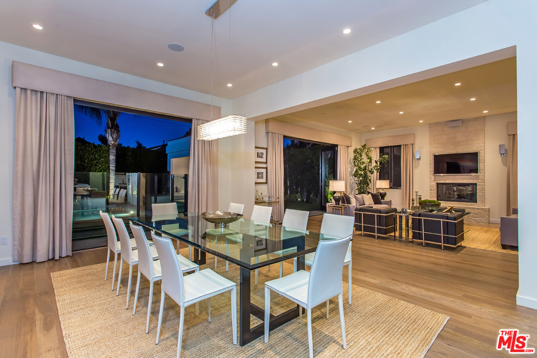 6533 Colgate Avenue Los Angeles, CA 90048 - Photo 5 of 19 a view of a dining room with furniture